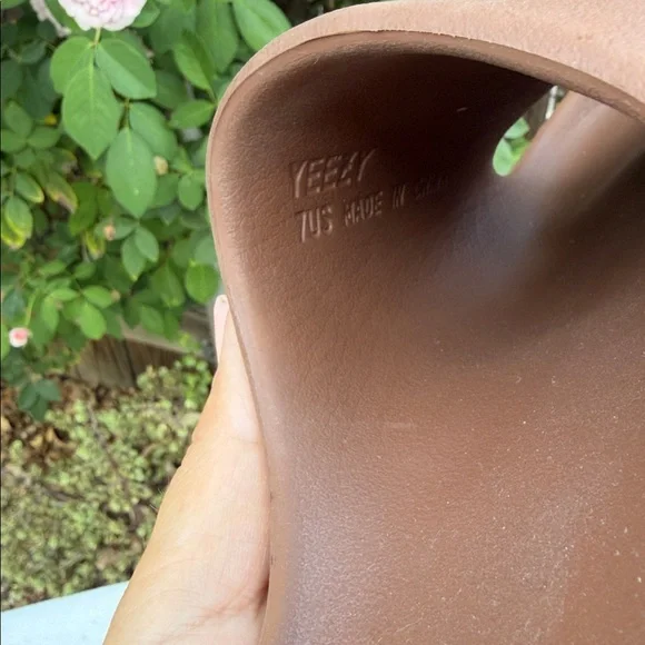 Adidas Yeezy Slide. Women Size 7 . - Picture 7 of 16